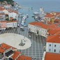 Noćni spektakl u Sloveniji: Policajci morali da intervenišu kada su intimni odnosi na javnom mestu eskalirali!