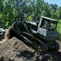 Vojska na terenu! Pripadnici Treće brigade uređuju manastirsku portu, rekonstruišu put i formiraju protivpožarni pojas kod…
