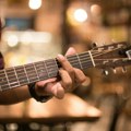 Počeo je sa jednom gitarom, a danas ih ima čak 60! Dušan u svojoj kući napravio muzej koji oduševljava sve.