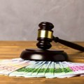 Kupila auto, parkirala i – zaboravila na njega. Za 43 godine ovaj Reno 5 prešao je samo 12 kilometara. Iz garaže otišao pravo…