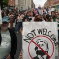 Ovako su Irci dočekali predsednika SAD: Veliki protesti u Dablinu zbog Trampove posete