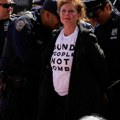 (Foto) Uhapšeno najmanje 30 ljudi tokom protesta u Njujorku protiv Izraela, mađu njima glumica Suzan Sarandon