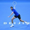 (VIDEO) Neprijatno: Medvedev napucao gledaoca lopticom u oko
