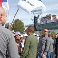 „Rešetka ne može!“ Vučićevo obezbeđenje zabranilo našoj novinarki da prati skup u Leskovcu