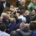 Tuča poslanika u Skupštini Kosova, Kurtija polili vodom