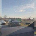 Silovit Sudar na Ibarskoj kod Kraljeva: Za manje od pola sata uništena četiri vozila, delovi rasuti po celom putu (video)