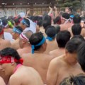 Novina na festivalu nagih u Japanu Prvi put učestvovale i žene (video)