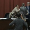 Tuča u skupštini opštine Kula: Odbornik SPN nasrnuo na predsedavajućeg: Bitango jedna! (video)