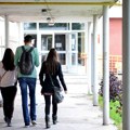 Srednjoškolcima za početak godine potrebno bar 30 hiljada! Ovo je detaljna računica za knjige, pribor i odeću