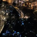 Uživo Studenti koji žele da uče upalili telefone i osvetlili Pionirski park FOTO/VIDEO