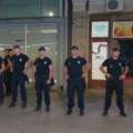 "Izleteli da nas biju, policija ih vratila": Čačani ispred SNS, najavili blokadu auto-puta