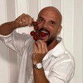 Boban Rajović iz Lebana poneo neobičan poklon! Ovakvu ljubav ne doživim svaki dan! Meštani Lebana mu priredili iznenađenje