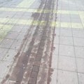 Pešačka zona umazana uljem, u Demetri kažu da će oprati
