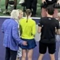 Skandal perverznjaka! Organizator Indijan Velsa spopadao šampionku turnira nasred terena! Kamere sve snimile (video)