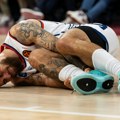 „Prokletstvo, je**no bez veze!“: Majk Džejms se javio nakon što je na nosilima napustio teren!