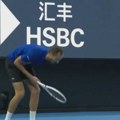 ВИДЕО Срамотне сцене у Пекингу: Медведев исмевао Ђоковића
