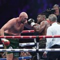 VIDEO Nganu bacio Fjurija na pod, Tajson ipak ostao kralj ringa: Sudije sprečile jednu od najvećih senzacija u boksu