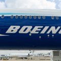 Boing 777 prinudno sleteo u Los Anđelesu, sumnja se na mehanički problem