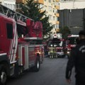 Požar na Zvezdari: Gorela kuća, u gašenju učestvovalo 14 vatrogasaca sa tri vozila