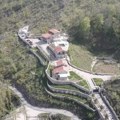 (Video) Luksuzni kompleks opasan zidinama: Ovo je samo deo imovine uhapšenih crnogorskih funkcionera: Vinski podrumi, vile…
