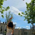 Zamislila želju i pustila balone u nebo: Poznata pevačica danas ima poseban razlog za slavlje: Čestitke stižu sa svih…