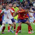 Fudbaleri Španije pobedom protiv Italije obezbedili plasman u osminu finala (video)