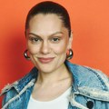 ‘Treba mi zagrljaj’: Pevačica Džesi Džej otkrila da ima rak dojke