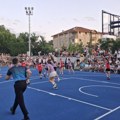 OBNOVLJENI TEREN ZA NOVE KOŠARKAŠKE NADE: Svetislav Pešić ponovo na terenu na kome je počeo svoj košarkaški san