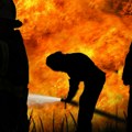 (Foto) veliki požar u blizini Bačkog Petrovca Izgoreo objekat – uzrok nepoznat