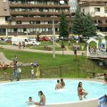 Leskovačko treće doba pritislo Sijarinsku Banju DRUŽENJE SA VRŠNJACIMA IZ GORNJE JABLANICE
