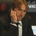 Stopama idola Zvonimira Bobana, Modrić predstavljen: "Milan oduvek poseban u mom srcu"