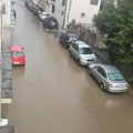 Ulica Marka Miljanova neprohodna pri pljusku, voda ulazila u garaže i automobile