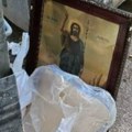 Najsramnija fotografija u Srbiji: Ikona završila među otpadom, Valjevci besni: "Kako se neko usudio..."
