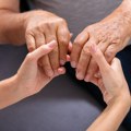 Sa suprugom Sarom je podizao 17 godina ćerku, a onda saznao užasnu tajnu: „Ne znam da li da joj kažem istinu?"