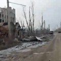 (Video) "Koji manijak ovo naziva pomoć?!" Osvanuo jeziv snimak iz grada u kojem se vodila najkrvavija bitka u Ukrajini: Sve…