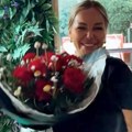 Nataši Rodić stigao buket crvenih ruža na poslu: Pozirala u kecelji i sa rukavicama, pa sve javno objavila: "Moja najveća…