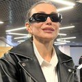 "Vraćam se deci u Istanbul" Sreli smo Eminu Jahović na aerodromu u Beogradu: Preko lica nosi crne naočare i ne skida osmeh sa…