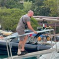 Prvi snimak Tee Tairović i muža nakon saobraćajke! Uhvaćeni zajedno u Budvi: Ivan sa zavojem preko celog stopala, a evo kako…