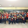 Odbojkašice Srbije stigle u Beograd, odbojkaši im priredili iznenađenje na dočeku