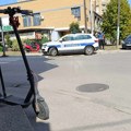 U sudaru u Leskovcu povređen tinejdžer koji je upravljao električnim trotinetom