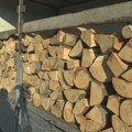 Niko neće sada ići u šumu da seče drva: Cena po metru ostala 8.000 dinara, građani štede ogrev kako ne bi morali da…