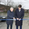 Država nastavlja da pomaže: Otvoren rekonstruisan put u rekovačkom selu Dragovu (foto)