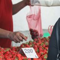 Od 200 do 700 dinara po kilogramu Loše vreme uništilo plodove, a ovo je spisak voća koje će ovog leta biti skupo na…