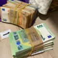 Oružana pljačka u Rakovici: Upao u kladionicu sa pištoljem i oteo oko 300 hiljada dinara Kamere ga snimile, policija traga…