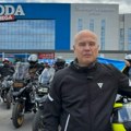 (Video) "Srbija se voli i čuva na Vidovdan, Srbija će pobediti i na Vidovdan će se sve videti" Vučević sa novosadskim…