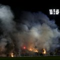 Uzalud apeli: Grobari zasuli teren bakljama, prekid od 7 minuta