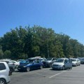 Велика гужва на Батровцима, путничка возила чекају и до три сата