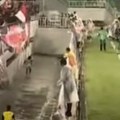 Luda sreća! Dao gol i skočio u kanal visok tri metra (VIDEO)