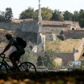 Sutra pre podne sunčano, popodne i uveče prolazno naoblačenje