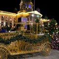 (FOTO) Uklonjeni šatori ispred Skupštine Srbije, postavljeni štandovi za Božićno selo